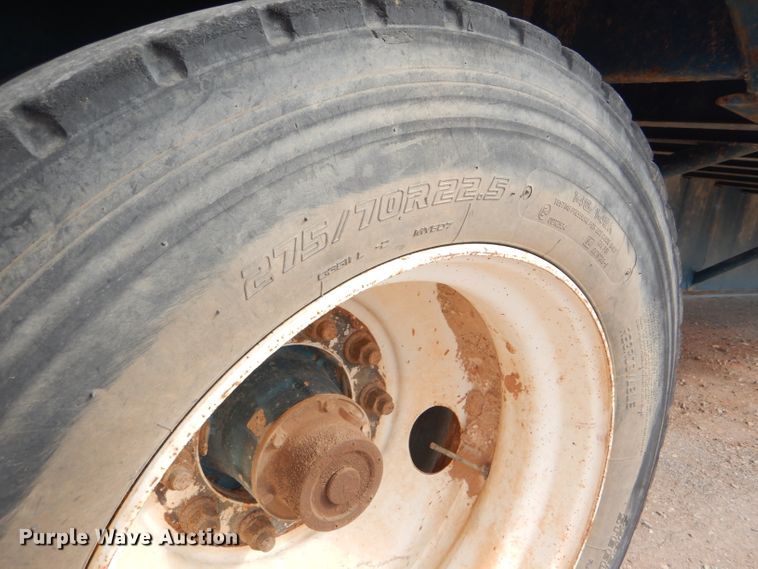 image for item DD4470 2007 Lode King drop deck trailer