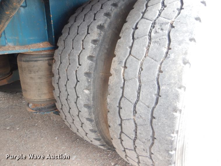 image for item DD4470 2007 Lode King drop deck trailer