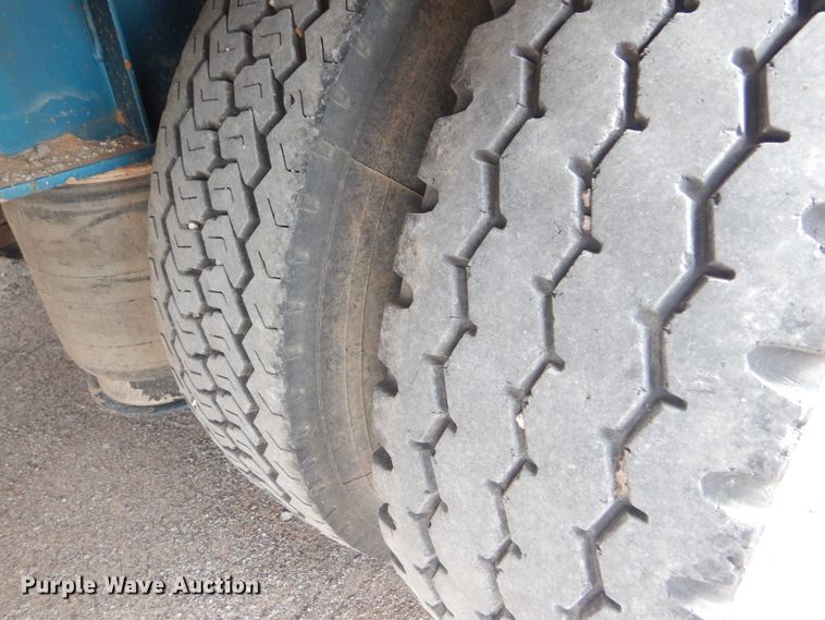 image for item DD4470 2007 Lode King drop deck trailer