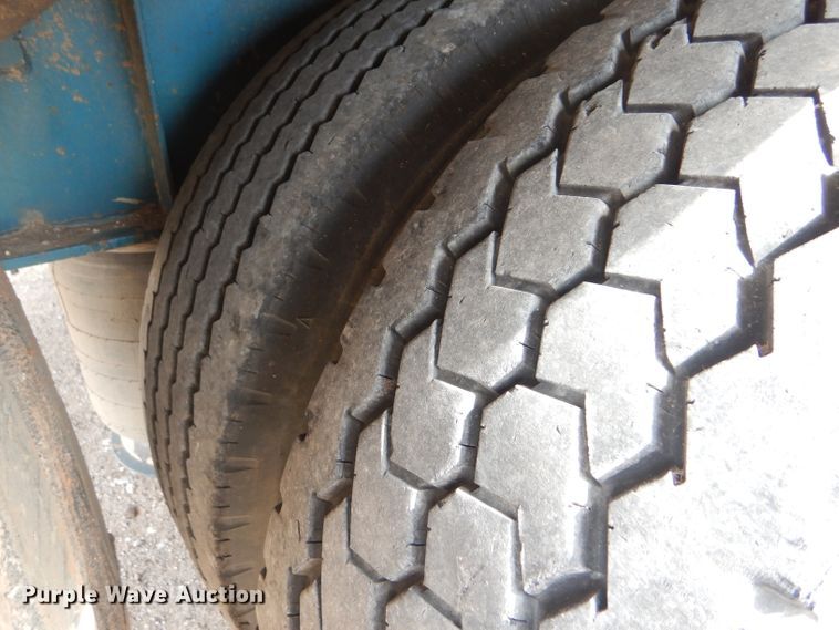 image for item DD4470 2007 Lode King drop deck trailer