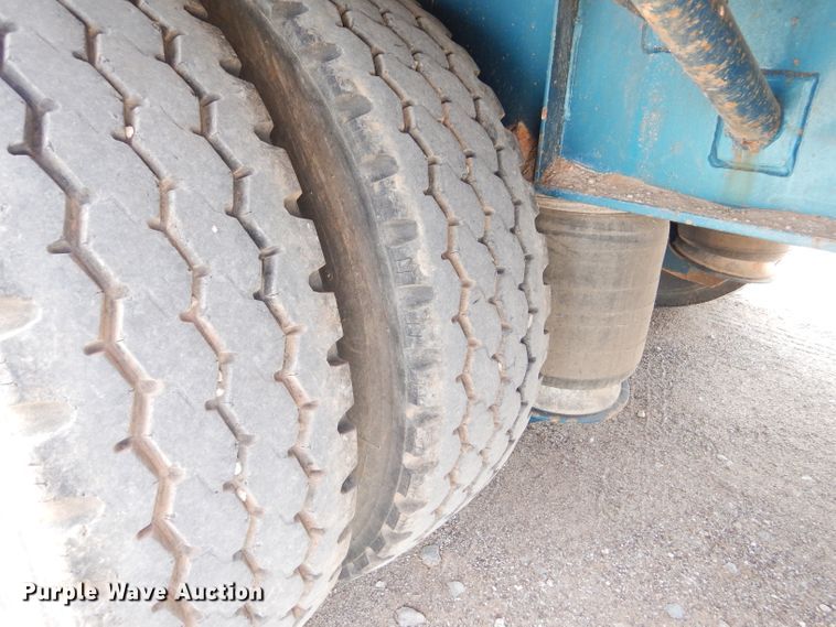 image for item DD4470 2007 Lode King drop deck trailer