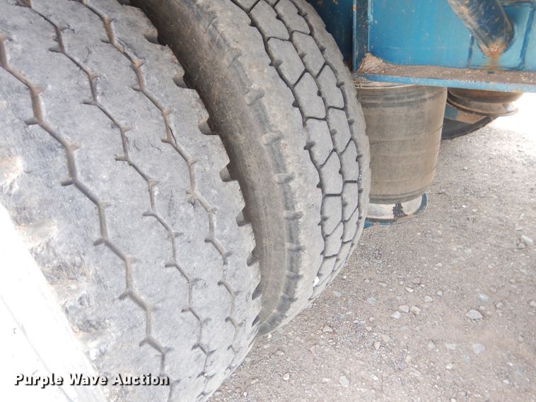 image for item DD4470 2007 Lode King drop deck trailer