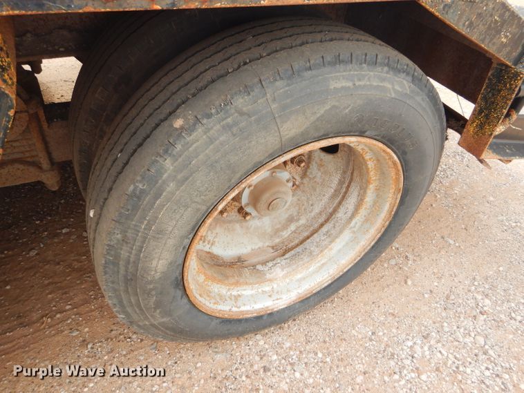 image for item DD4471 1989 Eager Beaver lowboy equipment trailer