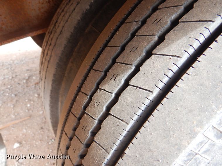 image for item DD4471 1989 Eager Beaver lowboy equipment trailer