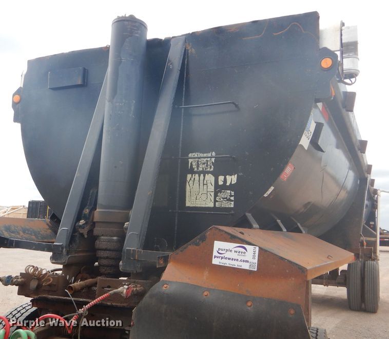 image for item DD4474 2000 Travis HRS end dump trailer