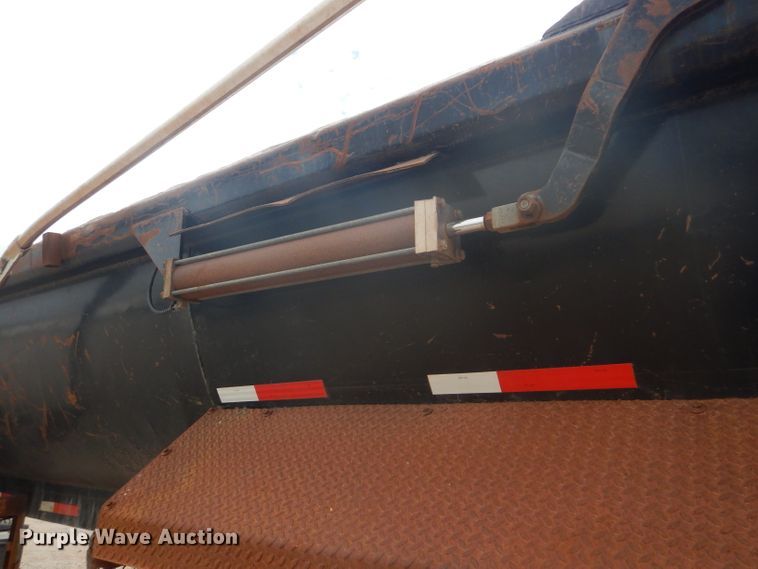 image for item DD4474 2000 Travis HRS end dump trailer