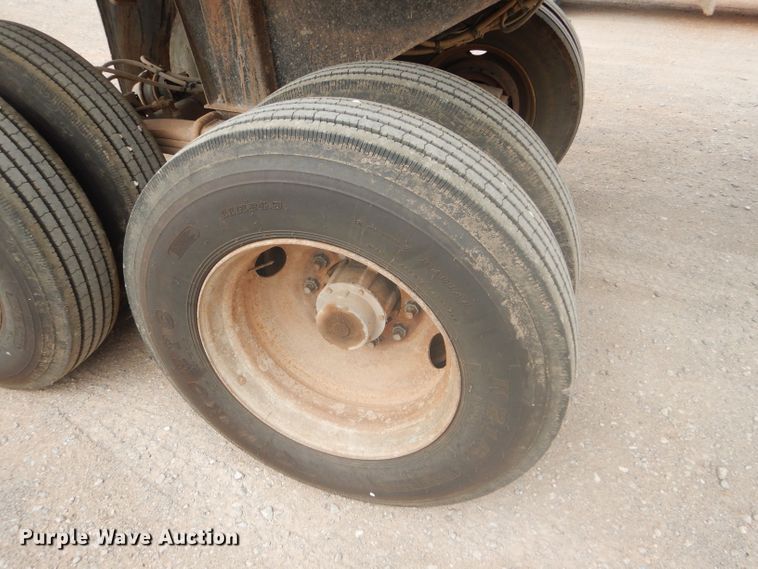 image for item DD4474 2000 Travis HRS end dump trailer