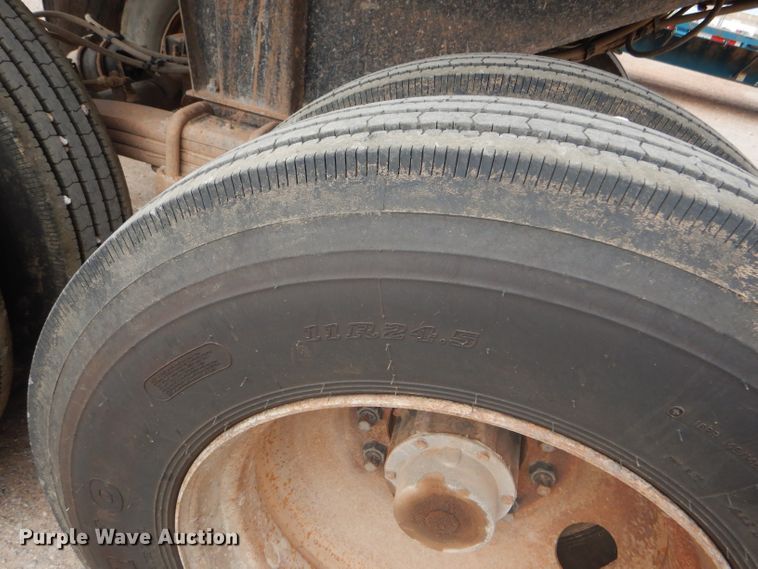 image for item DD4474 2000 Travis HRS end dump trailer