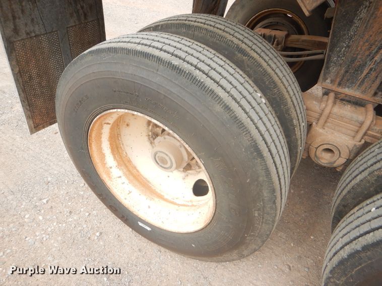 image for item DD4474 2000 Travis HRS end dump trailer