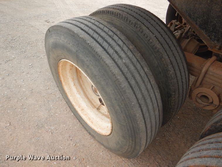 image for item DD4474 2000 Travis HRS end dump trailer