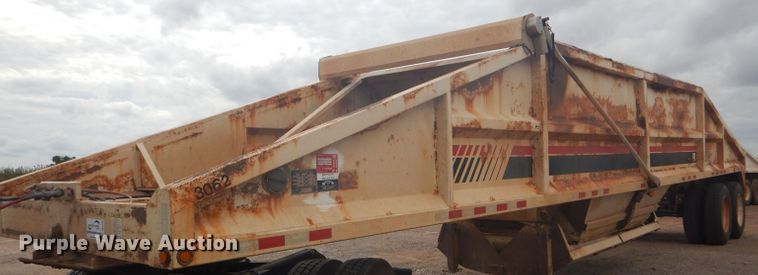 image for item DD4480 2013 Dakota bottom dump trailer