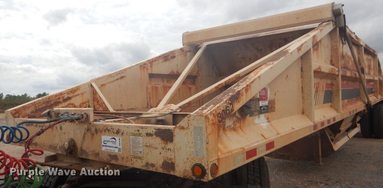 image for item DD4480 2013 Dakota bottom dump trailer