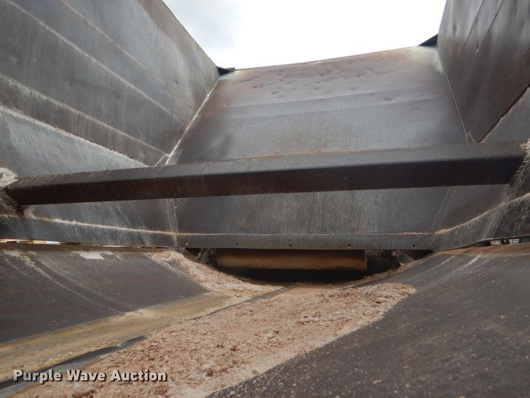image for item DD4480 2013 Dakota bottom dump trailer