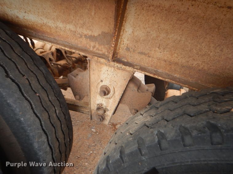 image for item DD4480 2013 Dakota bottom dump trailer