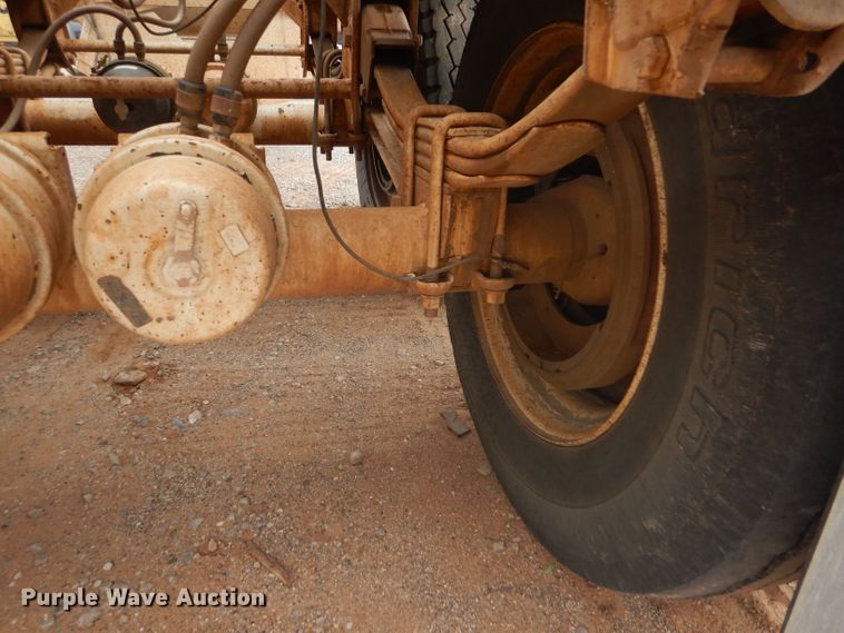 image for item DD4480 2013 Dakota bottom dump trailer