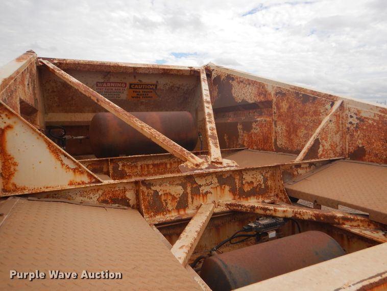 image for item DD4480 2013 Dakota bottom dump trailer