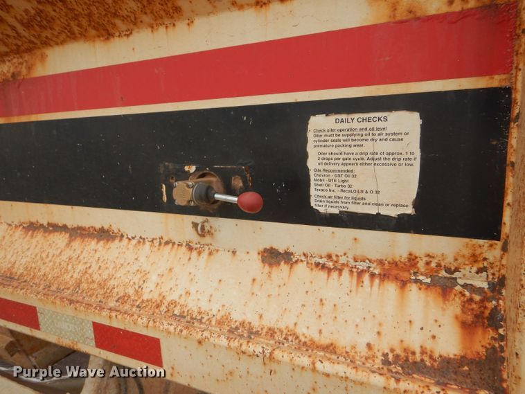 image for item DD4480 2013 Dakota bottom dump trailer