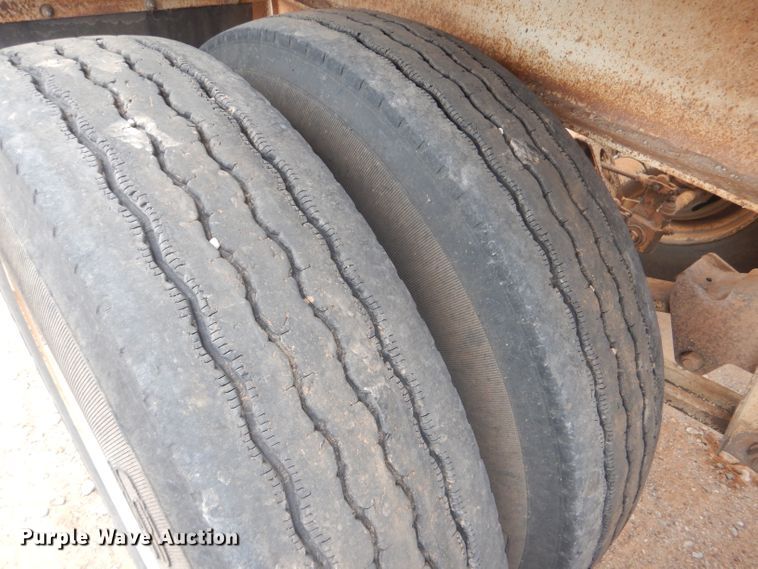 image for item DD4480 2013 Dakota bottom dump trailer