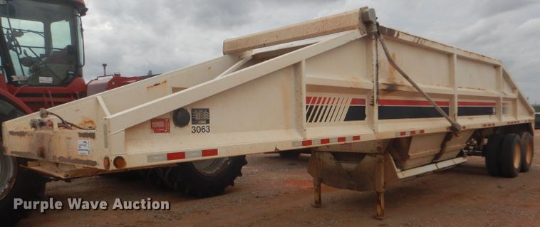 image for item DD4481 2013 Dakota bottom dump trailer