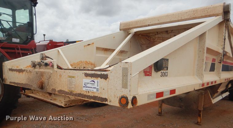 image for item DD4481 2013 Dakota bottom dump trailer
