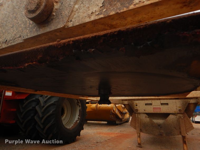 image for item DD4481 2013 Dakota bottom dump trailer