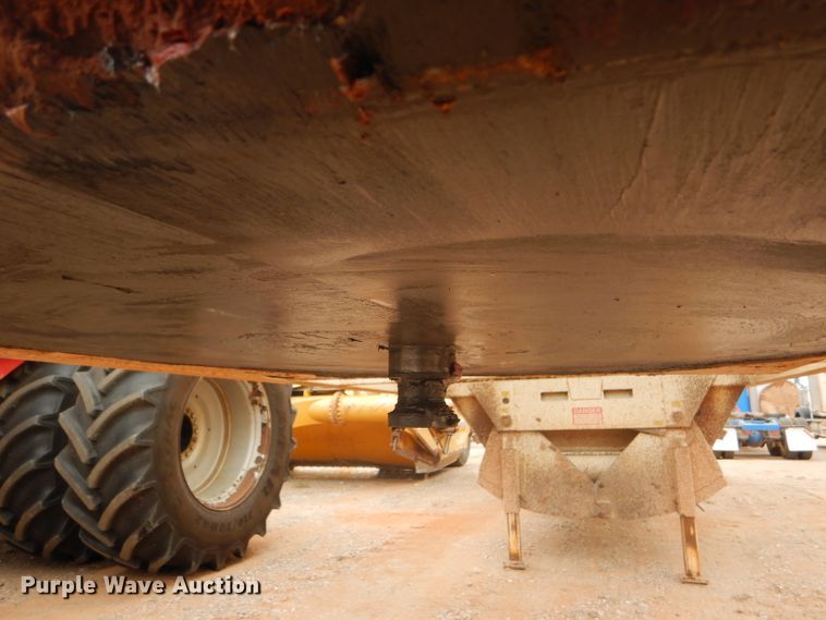 image for item DD4481 2013 Dakota bottom dump trailer