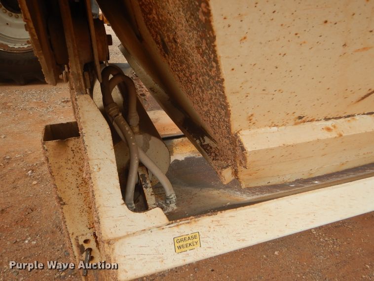 image for item DD4481 2013 Dakota bottom dump trailer