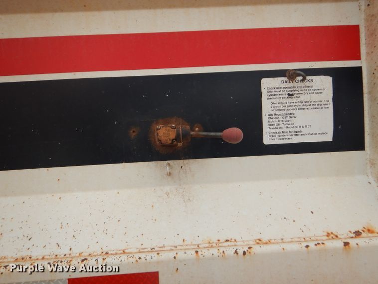 image for item DD4481 2013 Dakota bottom dump trailer