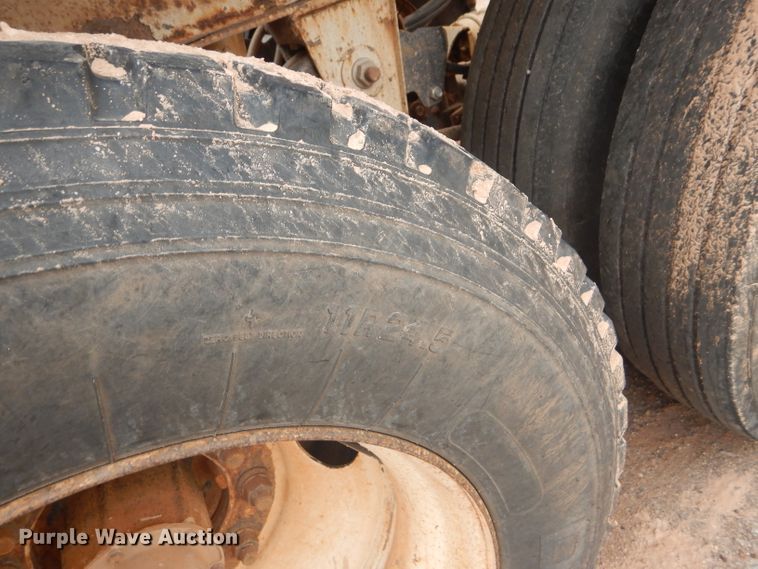 image for item DD4481 2013 Dakota bottom dump trailer