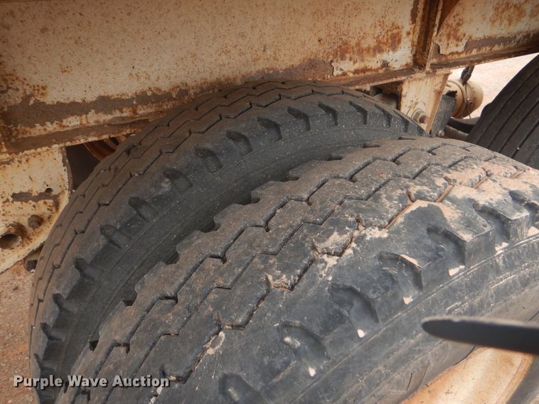 image for item DD4481 2013 Dakota bottom dump trailer