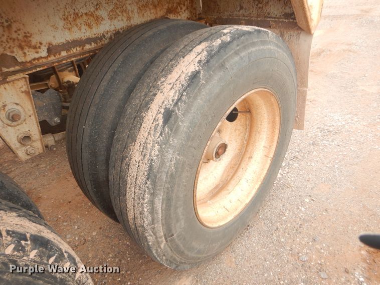 image for item DD4481 2013 Dakota bottom dump trailer