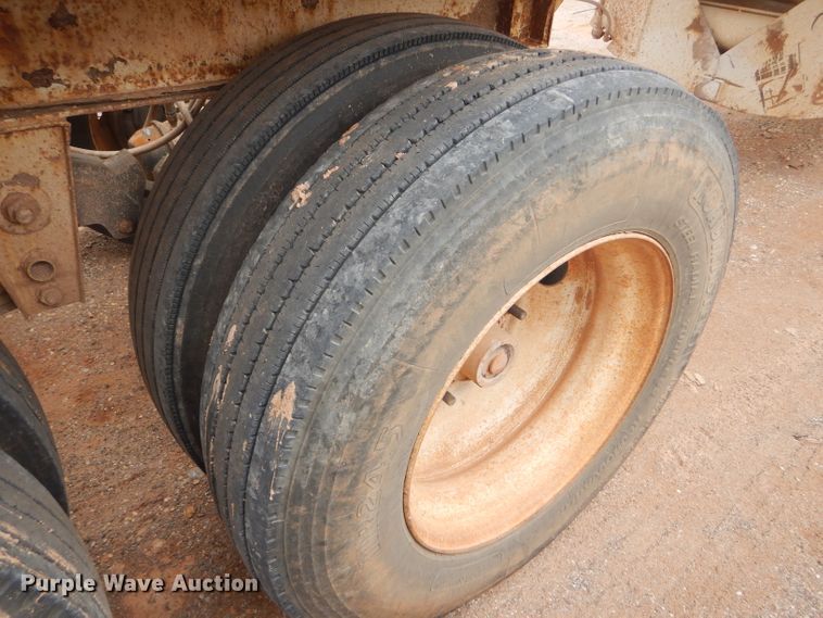 image for item DD4481 2013 Dakota bottom dump trailer