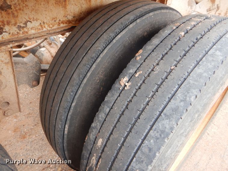 image for item DD4481 2013 Dakota bottom dump trailer