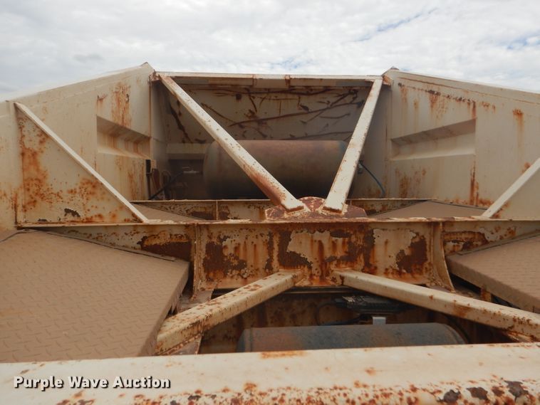 image for item DD4481 2013 Dakota bottom dump trailer