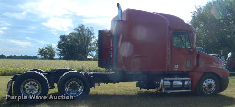 image for item DE4351 2003 Freightliner Century Class CST120 semi truck