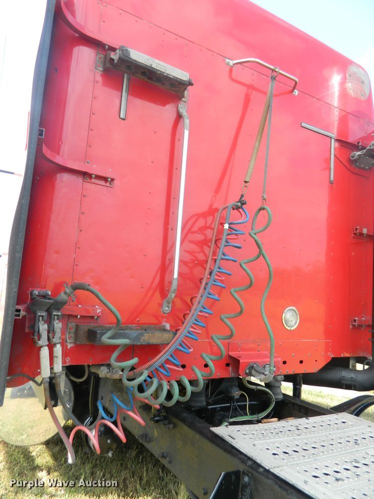 image for item DE4351 2003 Freightliner Century Class CST120 semi truck