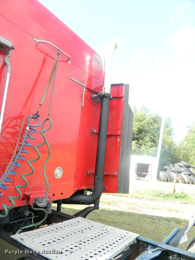 image for item DE4351 2003 Freightliner Century Class CST120 semi truck