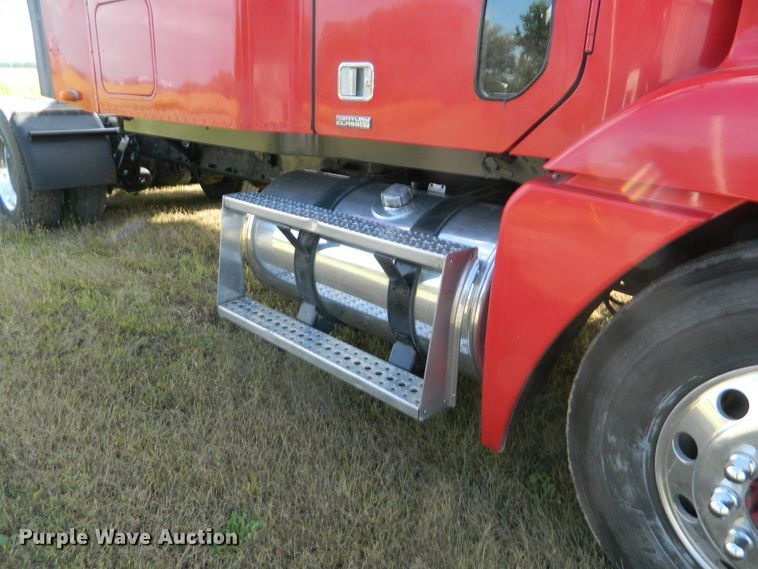 image for item DE4351 2003 Freightliner Century Class CST120 semi truck