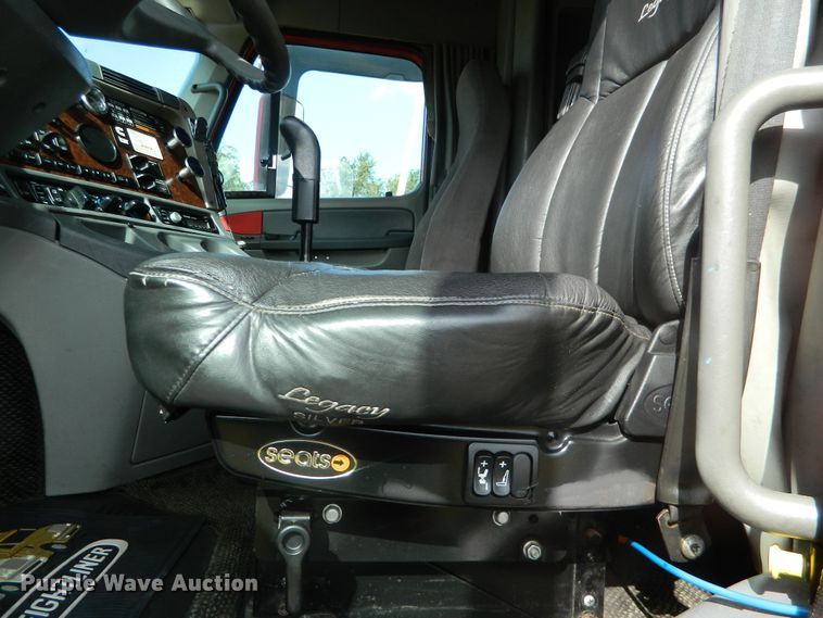 image for item DE4351 2003 Freightliner Century Class CST120 semi truck