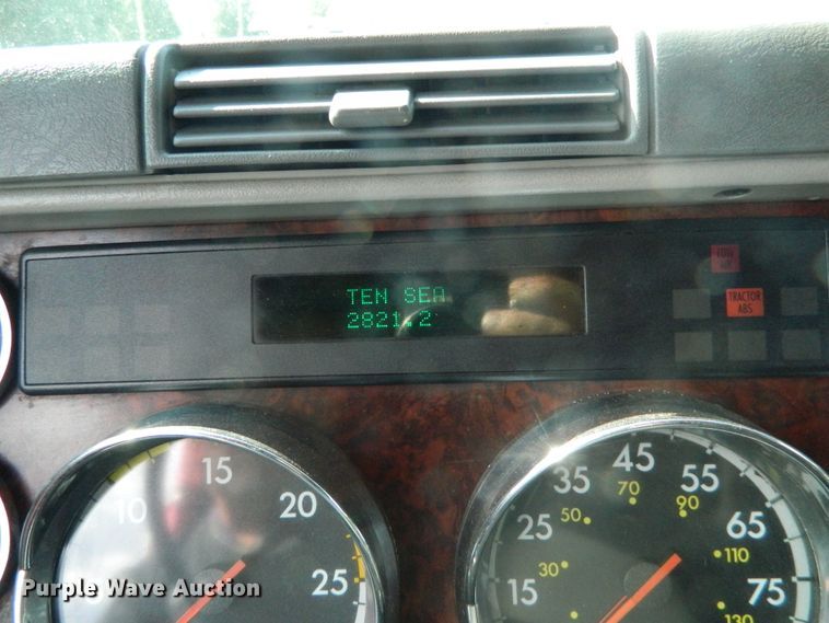 image for item DE4351 2003 Freightliner Century Class CST120 semi truck