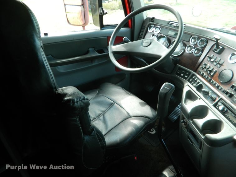 image for item DE4351 2003 Freightliner Century Class CST120 semi truck