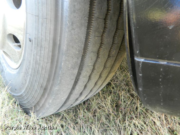 image for item DE4351 2003 Freightliner Century Class CST120 semi truck