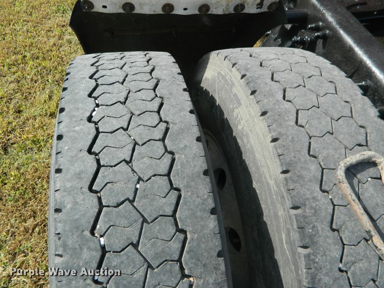 image for item DE4351 2003 Freightliner Century Class CST120 semi truck