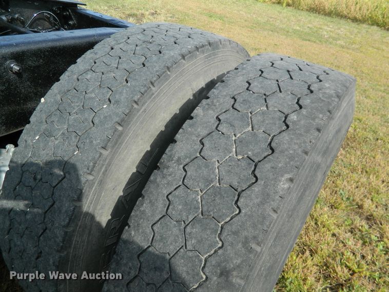 image for item DE4351 2003 Freightliner Century Class CST120 semi truck