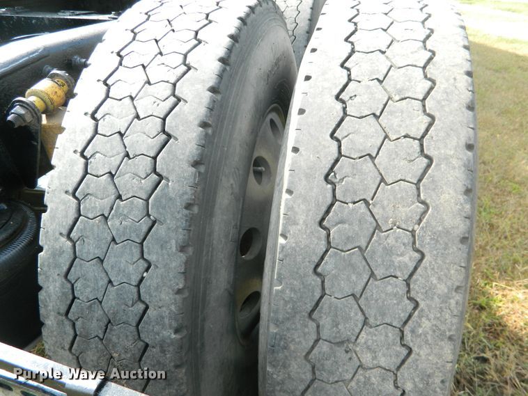 image for item DE4351 2003 Freightliner Century Class CST120 semi truck