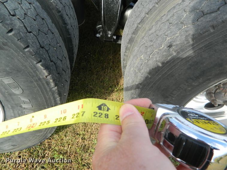 image for item DE4351 2003 Freightliner Century Class CST120 semi truck