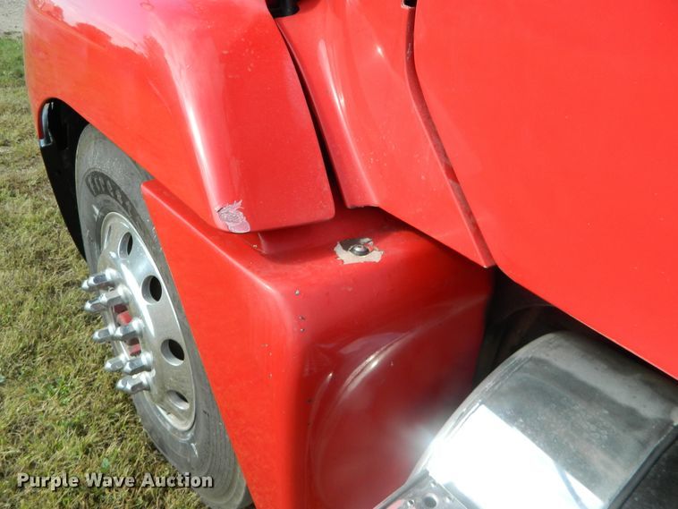 image for item DE4351 2003 Freightliner Century Class CST120 semi truck