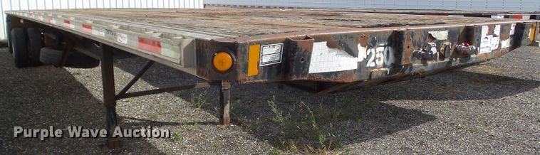 image for item DF0804 1999 Fontaine flatbed trailer