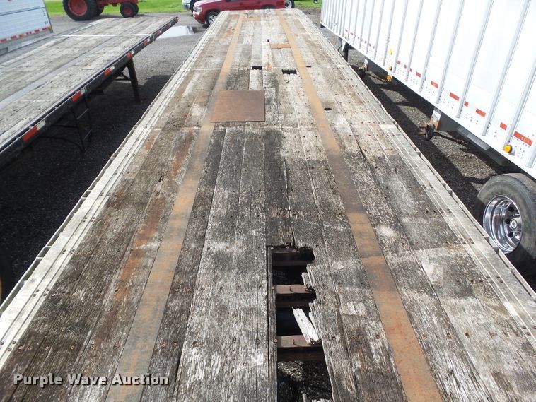 image for item DF0804 1999 Fontaine flatbed trailer