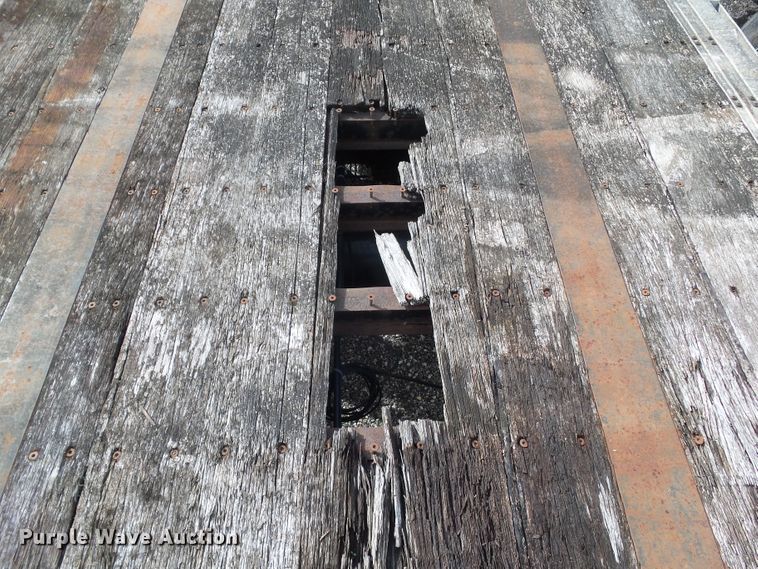 image for item DF0804 1999 Fontaine flatbed trailer